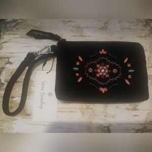 NWT Velvet Vera Bradley Black Embroidered Floral Pattern Quilted Wristlet